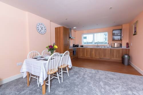 Appartement supérieur, vue sur la mer | Cuisinette privée | Réfrigérateur grande capacité avec congélateur, bouilloire électrique