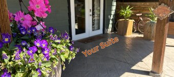 Entire guest suite w/kitchen 2 Bedrooms 3 Beds