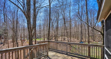 Renovated Escape in Mountain Resort. Lake, Pool, Kayak, Family and Pet Friendly!