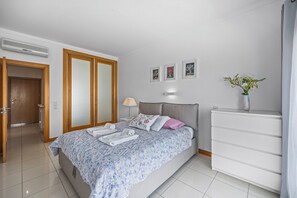 1 bedroom, in-room safe, iron/ironing board, travel cot - Top Floor Sea and City View 1-bedroom Apartment (Albufeira)