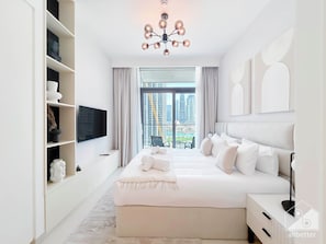 4 bedrooms, iron/ironing board, internet, bed sheets