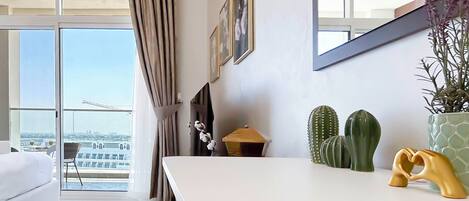 Iron/ironing board, internet, bed sheets