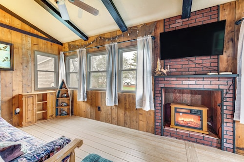 Charming Spirit Lake Home - 6 Mi to Arnolds Park!