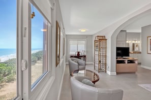 Interior - Beachfront Bliss: Chic 3 Bedroom 2.5 Bath Condo, Indialantic Florida Gem. (Indialantic)
