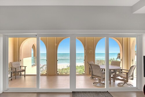 Beachfront Bliss: Chic 3 Bedroom 2.5 Bath Condo, Indialantic Florida Gem.
