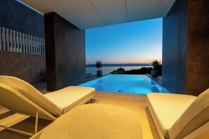 Außenpool, beheizter Pool, Sonnenschirme, Liegestühle