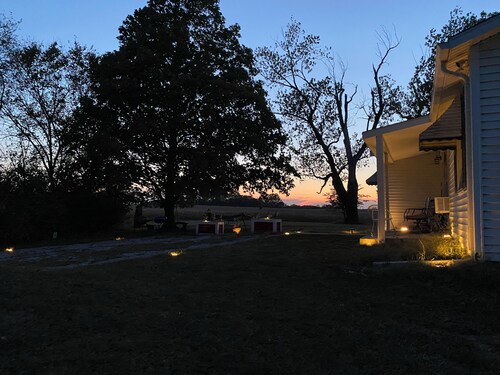 Farmhouse 9 miles from I-35, goats & chickens