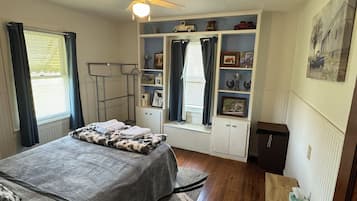 2 habitaciones, tabla de planchar con plancha y cuna de viaje
