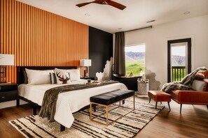 3 bedrooms, desk, iron/ironing board, travel cot - Gatlinburg Retreat - Scenic Mountain Views, Hot Tub, Game Room, Firepit (Gatlinburg)