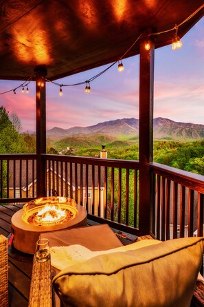 Property grounds - Gatlinburg Retreat - Scenic Mountain Views, Hot Tub, Game Room, Firepit (Gatlinburg)