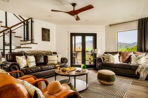 Smart TV, fireplace, video games, books - Gatlinburg Retreat - Scenic Mountain Views, Hot Tub, Game Room, Firepit (Gatlinburg)