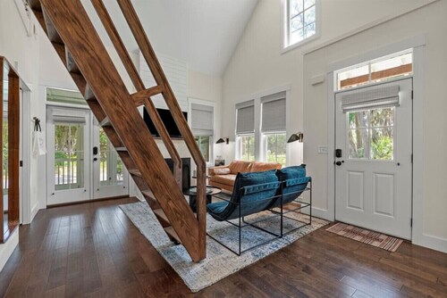 Modern Downtown Cottage