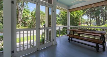 Modern Downtown Cottage