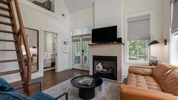 TV, fireplace, stereo