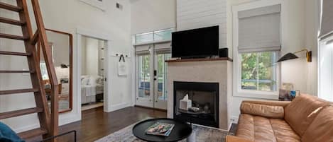 TV, fireplace, stereo