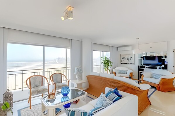Apartment | Living area | 40-inch TV with satellite channels - Oceana Suites Playa Brava (Punta del Este)
