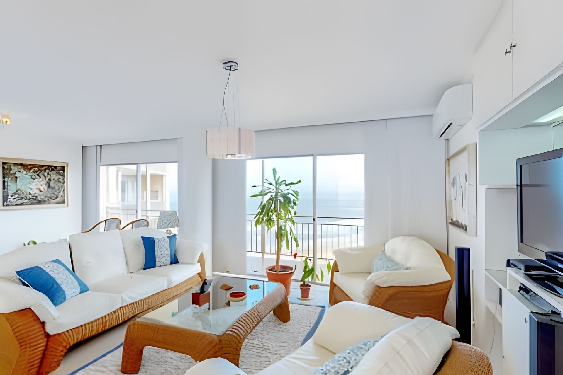 Lägenhet Basic | Vardagsrum | 40-tums tv med satellitkanaler