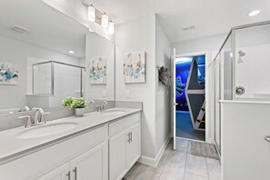 Shower, jetted tub, hair dryer, towels - Magical Mansion in Championsgate! Private pool, theater and arcade! (Four Corners)