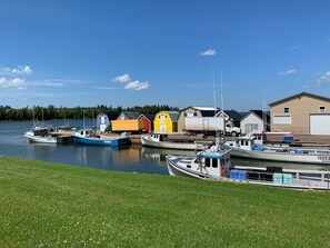 Marina - Blue Heron House - a beautiful waterfront property near Cavendish (Kensington)