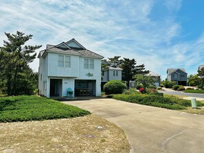 Exterior - Liv4Summer II- 3 bedroom rennovated cottage with hot tub and beach club access (Nags Head)