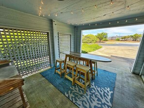 Outdoor dining - Liv4Summer II- 3 bedroom rennovated cottage with hot tub and beach club access (Nags Head)
