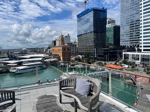 Chic Princes Wharf Studio | City View | Parking