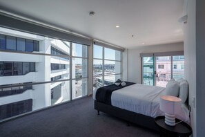 1 bedroom, iron/ironing board, WiFi, bed sheets - Chic Princes Wharf Studio | City View | Parking (Auckland)