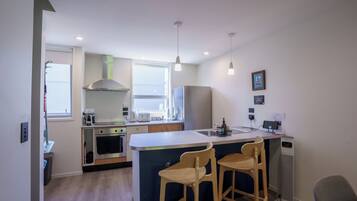 Fridge, microwave, oven, stovetop