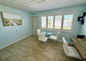Dining - The Nautical Nook, near the sea! Easy walk to beach, bikes & a firepit! (Ormond Beach)