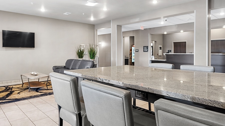 Riverstone Suites - Chippewa Falls