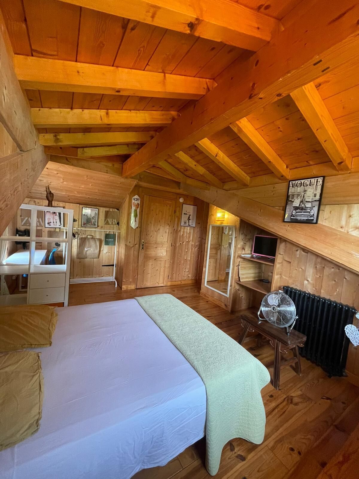 5 chambres, fer et planche à repasser, Wi-Fi, draps fournis