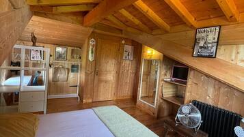 5 slaapkamers, een strijkplank/strijkijzer, wifi, beddengoed