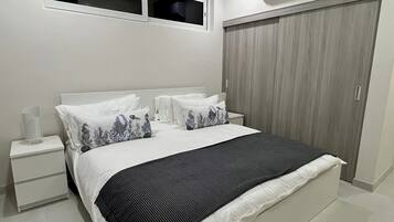 2 bedrooms, Egyptian cotton sheets, premium bedding, pillowtop beds