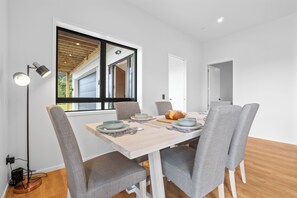 Dining - The Terraces - Pauanui Holiday Home (Pauanui)