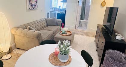 Modern 2BR near subway & parking available