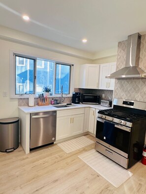 Fridge, microwave, oven, stovetop - Modern 2BR near subway & parking available (Somerville)