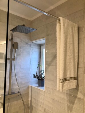 Hair dryer, soap - Cozy Apartment Cascais, Estoril, 4 min to the Beach (Estoril)