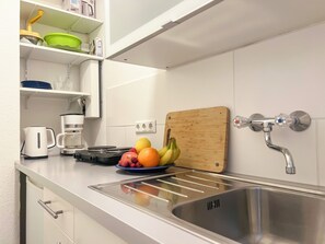 Frigorifero, macchina per tè/caffè, bollitore elettrico