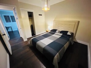 4 bedrooms, desk, iron/ironing board, WiFi