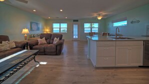 Smart TV - Fish - Relax - Repeat! Waterfront Retreat with Private Pier in Rockport, TX (Rockport)