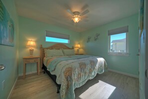 2 bedrooms, in-room safe, iron/ironing board, free WiFi - Fish - Relax - Repeat! Waterfront Retreat with Private Pier in Rockport, TX (Rockport)