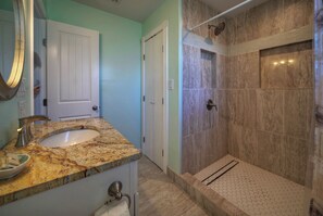 Shower, hair dryer, towels, soap - Fish - Relax - Repeat! Waterfront Retreat with Private Pier in Rockport, TX (Rockport)