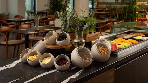 Frokost og middag serveres