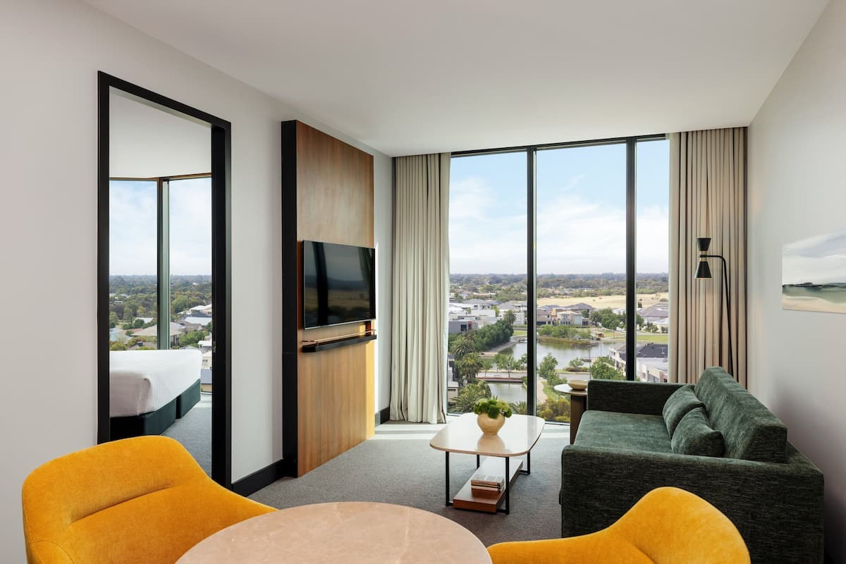 Suite, 1 Bedroom | In-room safe, laptop workspace, blackout drapes, soundproofing