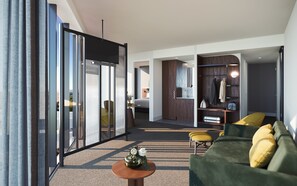 In-room safe, laptop workspace, blackout drapes, soundproofing - Crowne Plaza Adelaide Mawson Lakes by IHG (Mawson Lakes)