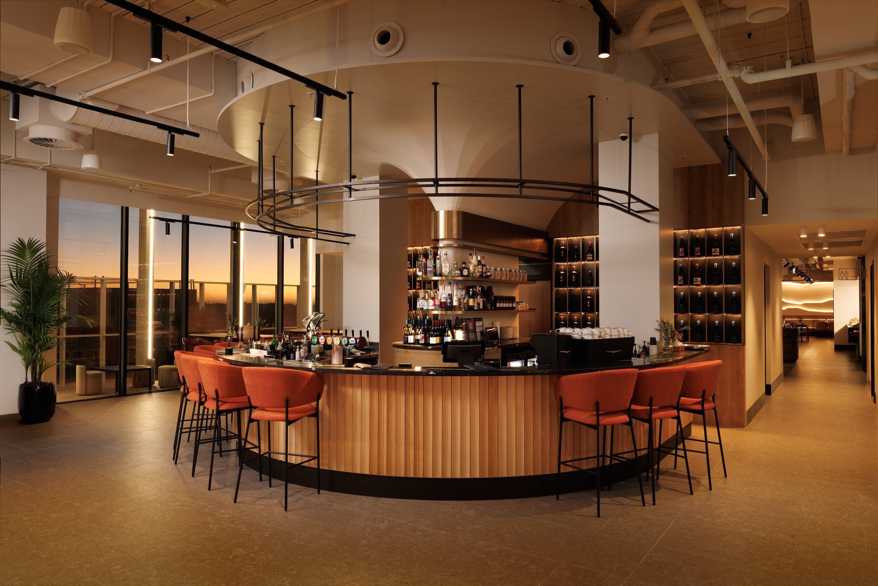 Al fresco dining, serves lunch, dinner and happy hour