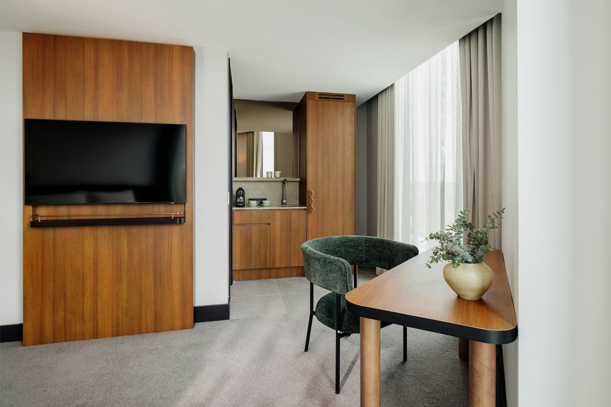 Premium Room, 1 King Bed, Kitchenette | In-room safe, laptop workspace, blackout drapes, soundproofing