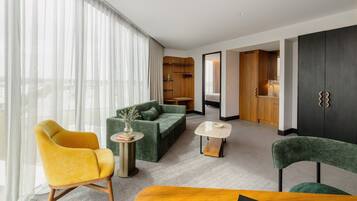 Suite, 1 Bedroom | In-room safe, laptop workspace, blackout drapes, soundproofing