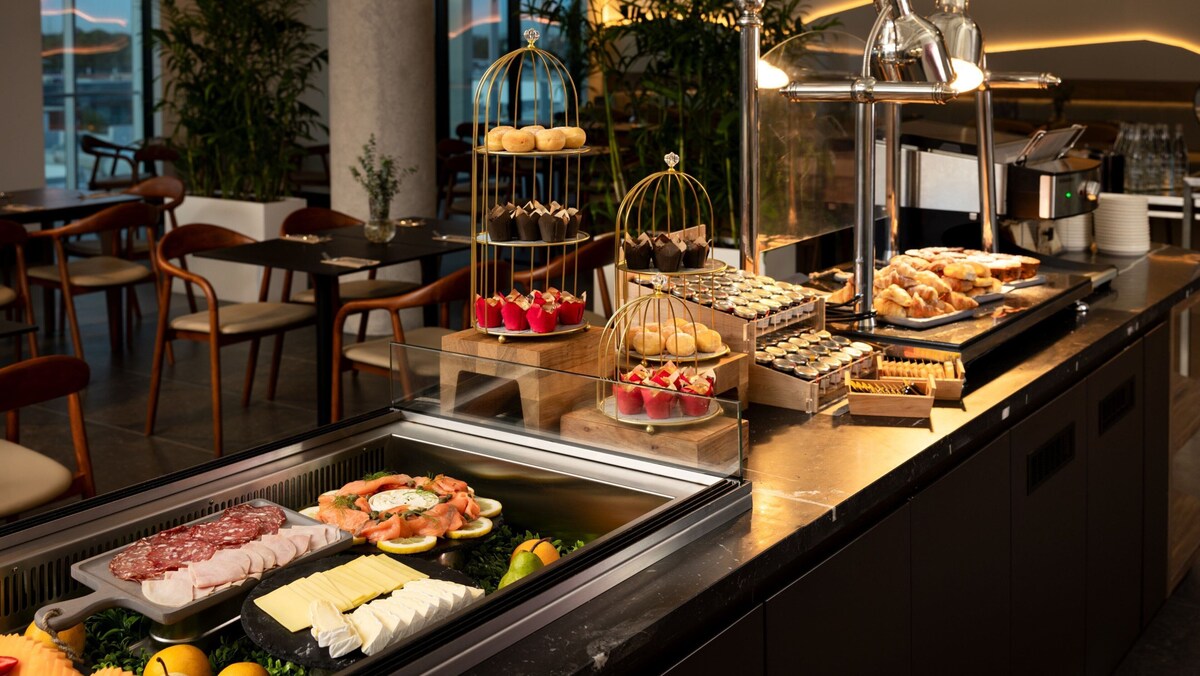Crowne Plaza Adelaide Mawson Lakes by IHG