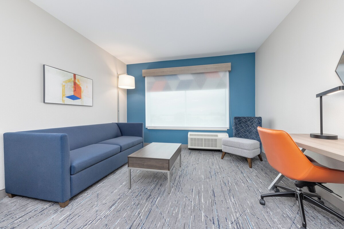 In-room safe, desk, laptop workspace, blackout drapes